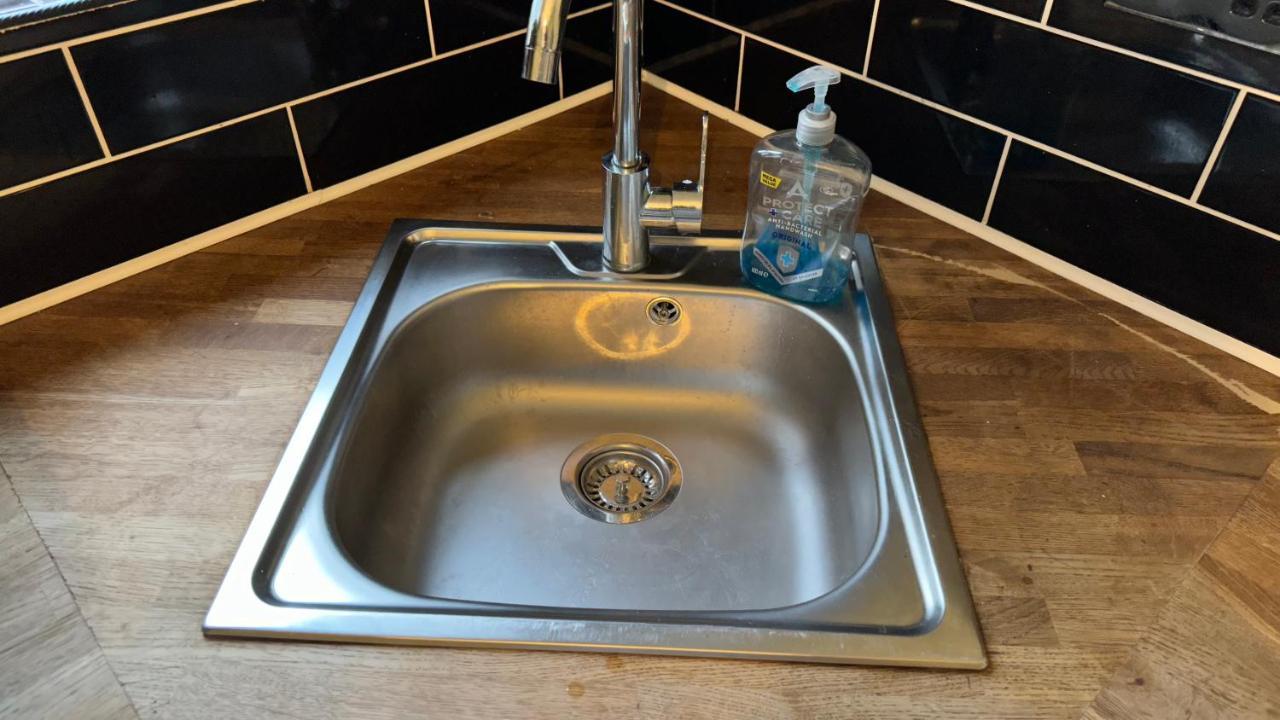 One Bedroom Apartment In Walsall Sleeps 4 Free Wifi By Villazu Bloxwich Luaran gambar