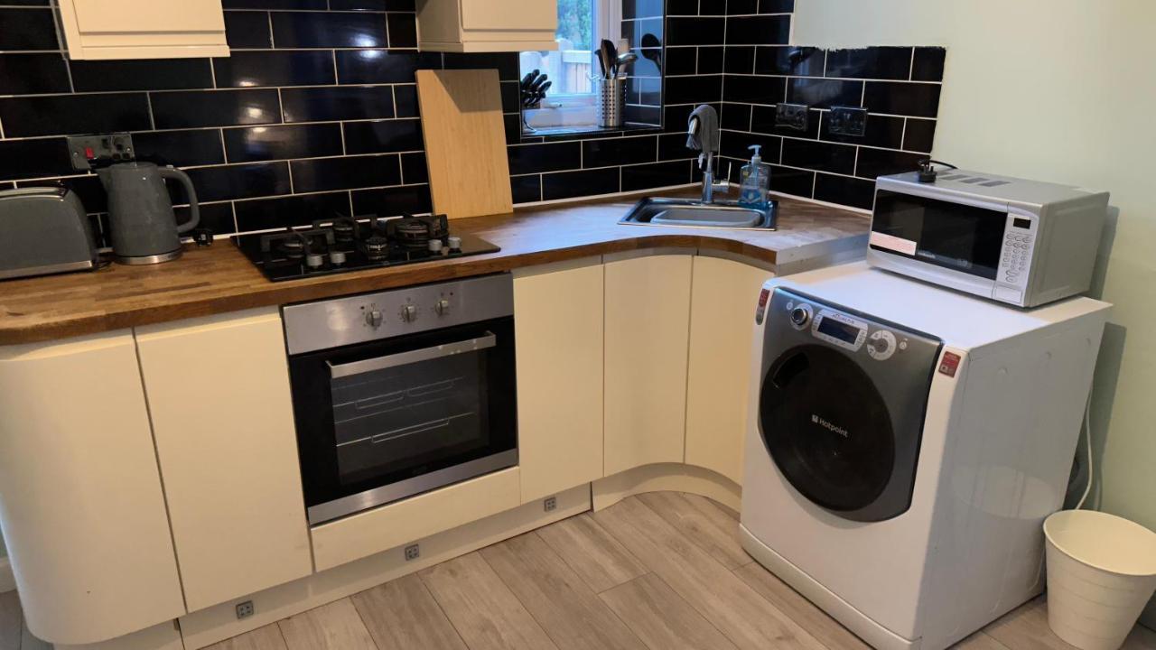 One Bedroom Apartment In Walsall Sleeps 4 Free Wifi By Villazu Bloxwich Luaran gambar