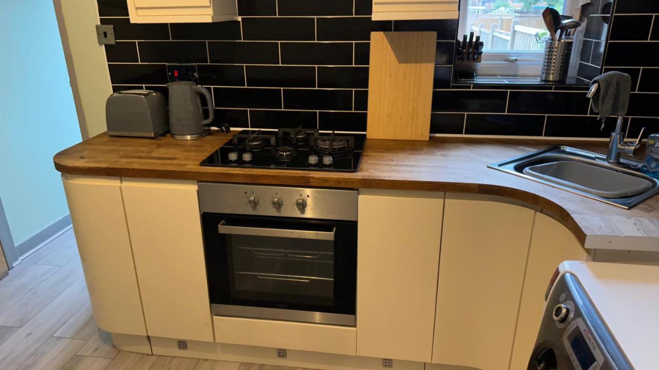 One Bedroom Apartment In Walsall Sleeps 4 Free Wifi By Villazu Bloxwich Luaran gambar