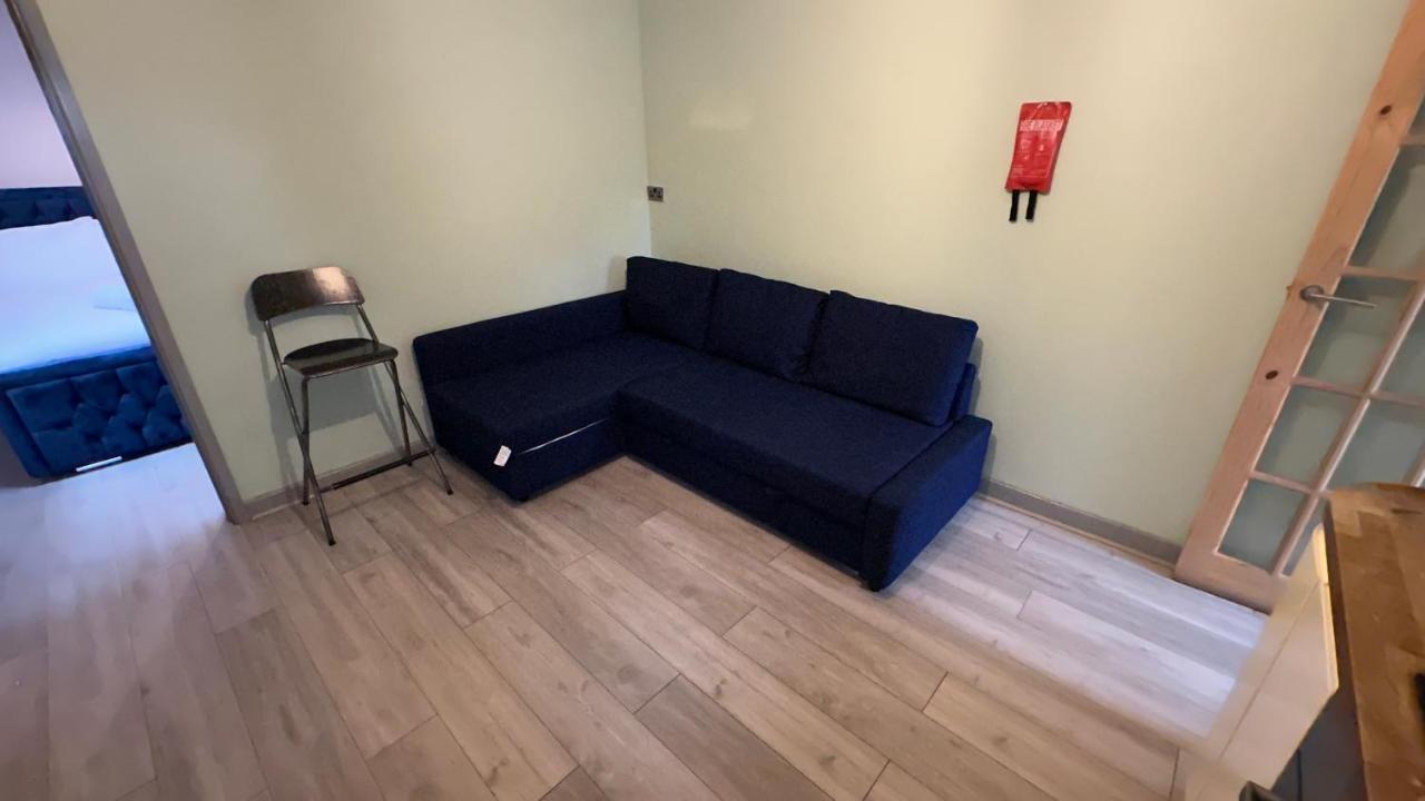 One Bedroom Apartment In Walsall Sleeps 4 Free Wifi By Villazu Bloxwich Luaran gambar